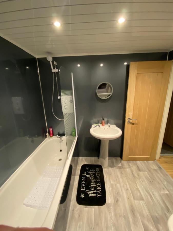 2 Bedroom Apartment In Saltcoats Town Beside The Seaside Buitenkant foto